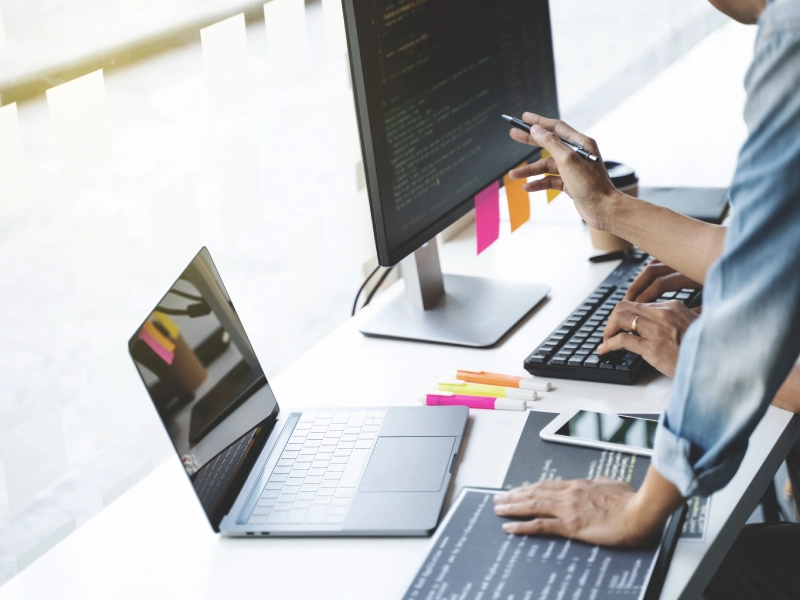 7 اشتباه مرگبار در طراحی سایت که رتبه سئو را نابود میکند استفاده نادرست از تصاویر و پاپآپهای مزاحم